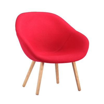 Round Plastic Modern Sitting Chairs Easy For Assemble With Solid Wooden Legs